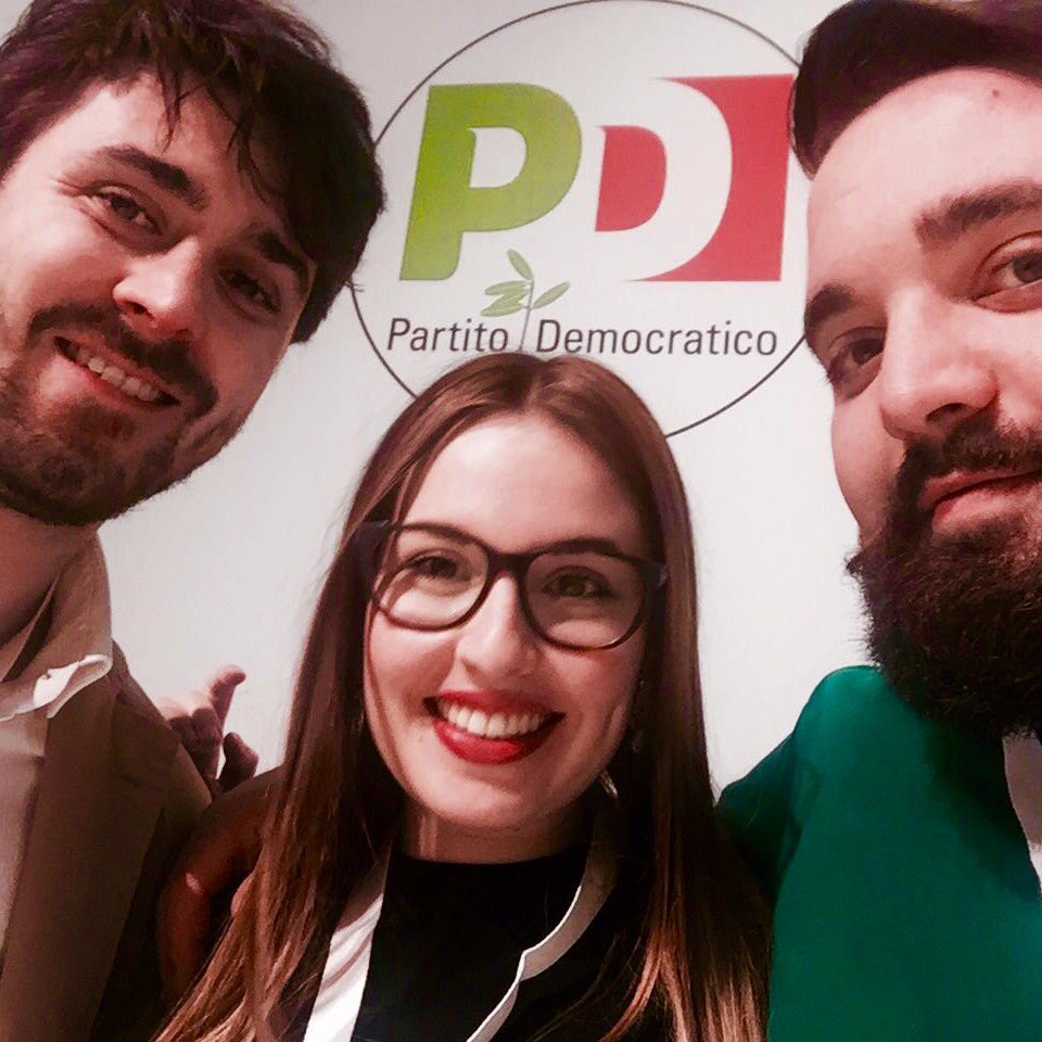 gdmassacarrara's tweet photo. La delegazione della federazione di MS è formata interamente da GD. Che orgoglio. Buono studio, compagni! #classedem https://t.co/R5oQAvWE4G