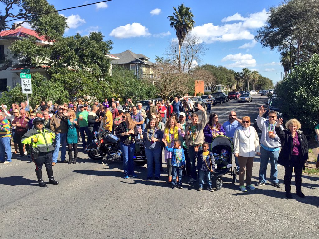 RadioNowHouston's tweet photo. We were pumped to meet SO many Boom92 listeners in Galveston๐๐ป๐ก thanks for tuning in #boombreak #mardigras2016 https://t.co/PIwLwmhKTI