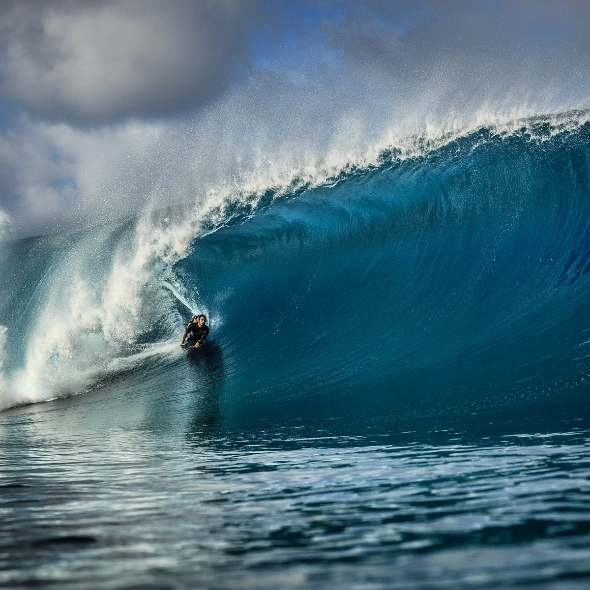 leopoldoneto's tweet photo. #tahiti #WAVES #barrel #wishing https://t.co/CfgzrInpHs