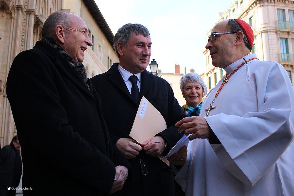 gerardcollomb's tweet photo. Époustouflante restauration de la #primatiale Saint-Jean-Baptiste de #Lyon inaugurée ce matin avec le @CardBarbarin. https://t.co/dVkEM8YodL