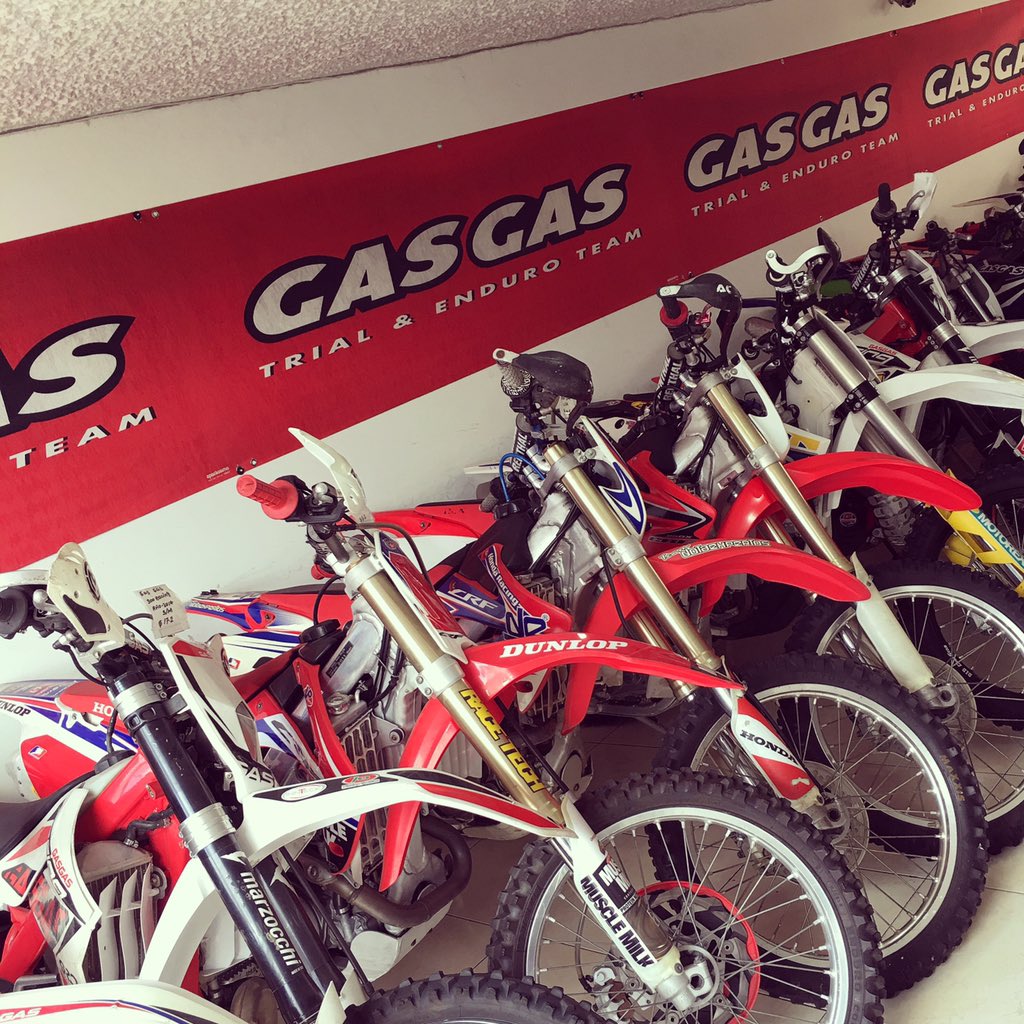 HelloImMaicol's tweet photo. A escasas semanas de empezar a domar uno de estos pájaros  Supermoto !! https://t.co/xpgykEKiAu