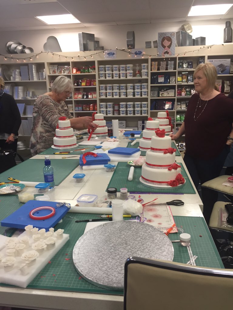 Sugarcraft_Irl's tweet photo. Plenty of "tiers" today at Strictly Sugarcraft. #notissuesneeded https://t.co/QViqEgmbTc