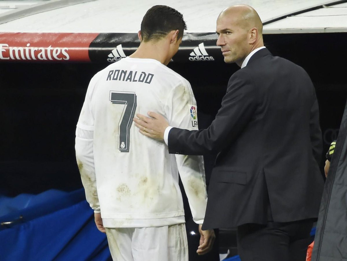 ActuFoot_'s tweet photo. Zidane: "Ronaldo a 31 ans mais physiquement, c'est un monstre." https://t.co/C1exwdRP9q