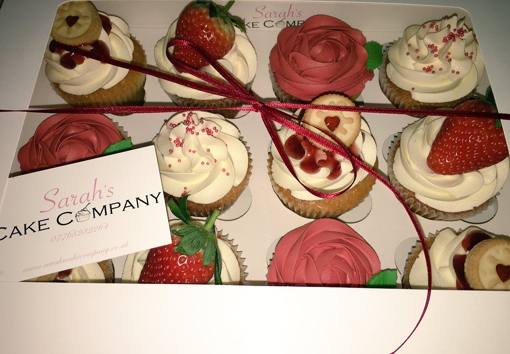 SarahCakeCo's tweet photo. @SarahCakeCo #ValentinesDay #red  #strawberries #jam #vanillacupcakes #rose https://t.co/tLfjtDPcP6