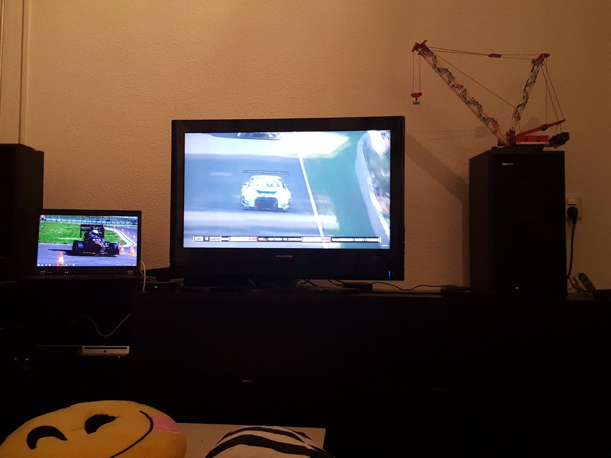 Martin_Bd's tweet photo. Genieten van carnaval in #lampegat met @Tim11RS. #Bathurst12hr https://t.co/6iiLNb3ICi