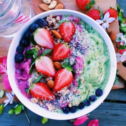 thekeywellness's tweet photo. Green smoothies are great but green smoothie bowls are better 💚 https://t.co/VeOXdC8w1C