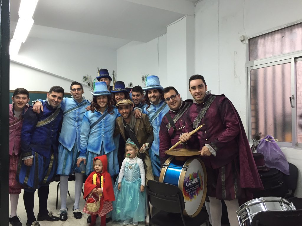 alemj87's tweet photo. Increíble experiencia juntos mis amigos y familia el pregón en Olvera! Empieza el carnaval!! https://t.co/ZeMQrk66ol