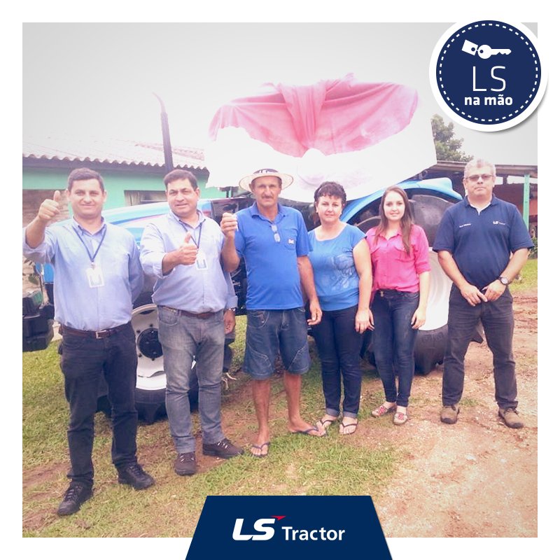 LSTractorBrasil's tweet photo. Vilnei Tomazi, da região de São Sepé/RS, recebeu seu LS novinho pelas mãos da nossa parceira Dosul Máquinas.#LsnaMão https://t.co/QB3p8VDb4Q