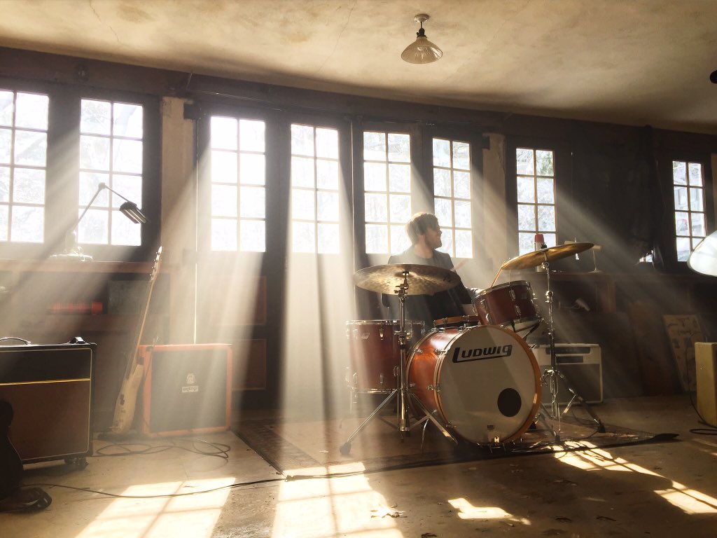 valleyheartma's tweet image. Music video today ✨✨ :))