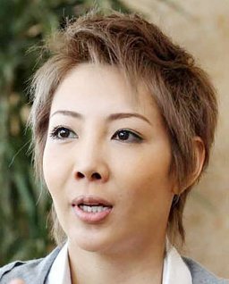 柚希礼音の鼻や歯並びが残念 本名発覚で韓国人説 実家や両親は