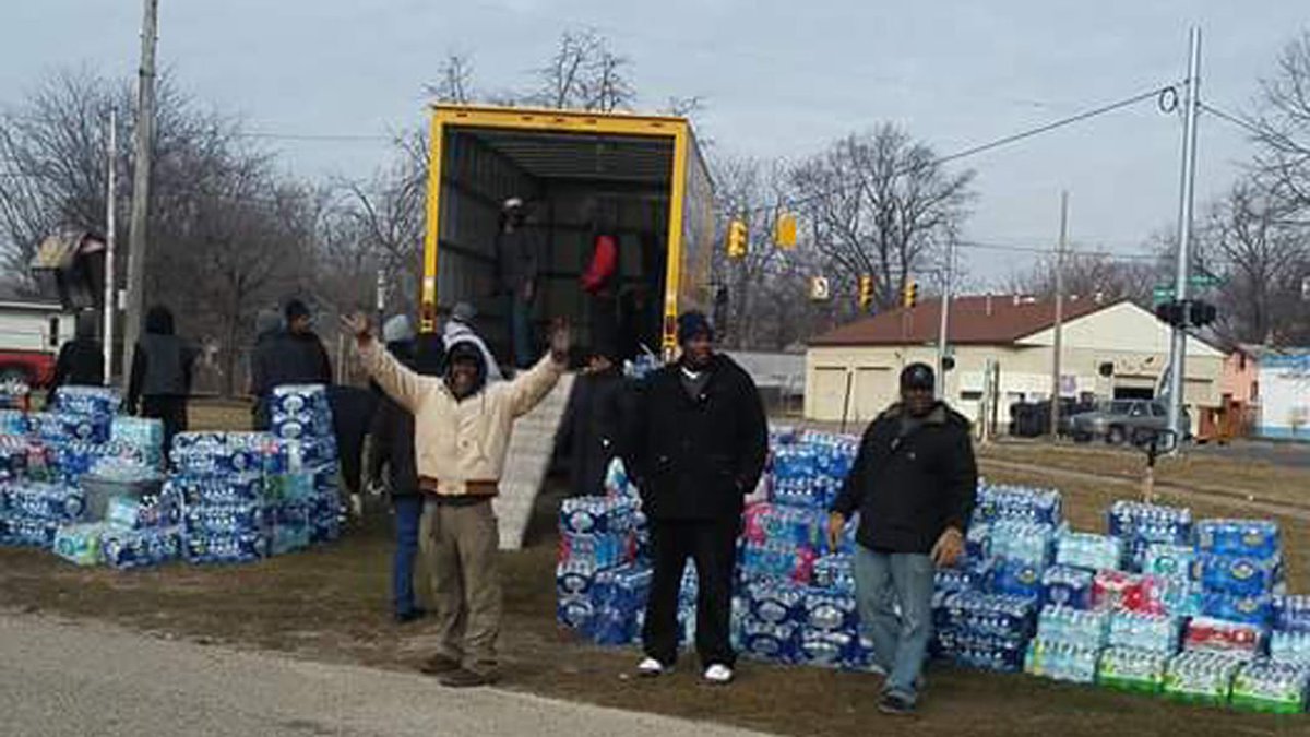 SocialInTulsa's tweet photo. Tulsa Group Delivers Bottled Water To Flint, Michigan Residents https://t.co/f0Y384SpD1 https://t.co/99rTCgCDAB