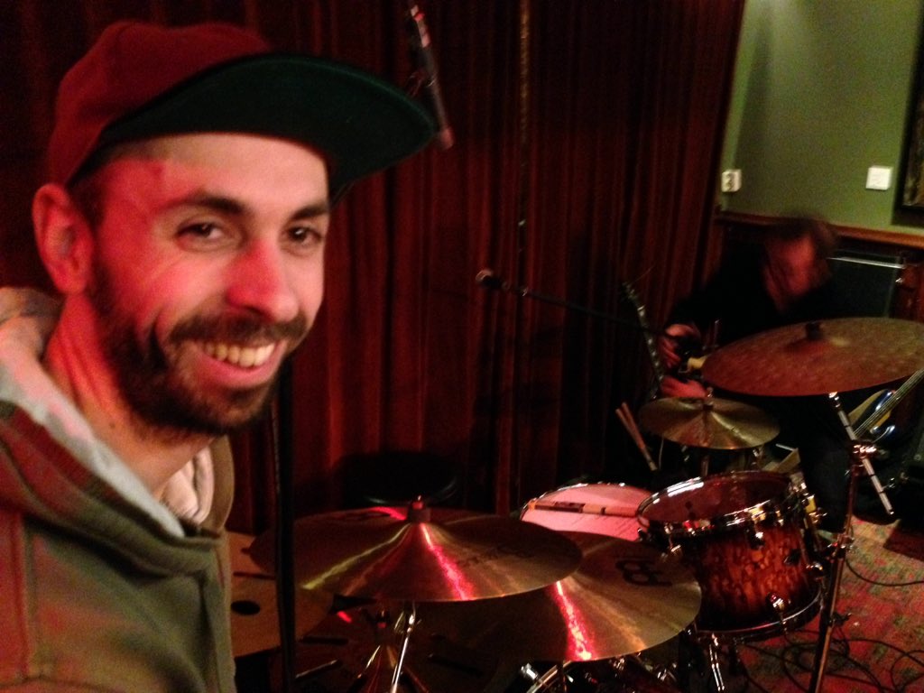 ShldrsOGiants's tweet photo. Taverne is een toptent. Alleen wij kunnen het nog verpesten! https://t.co/hqvPgK6MOj