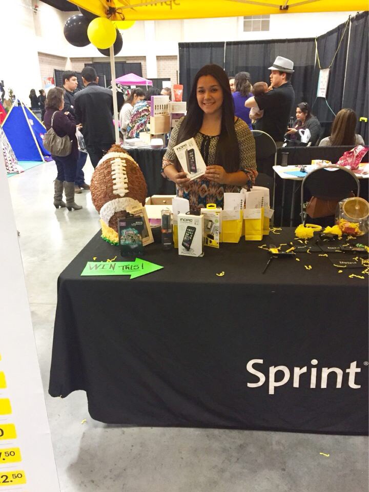 SprintCapitol_W's tweet photo. Another raffle winner! Congrats. Stop by to get more info on how we can save you money from your other carrier https://t.co/cZZy0867Ul