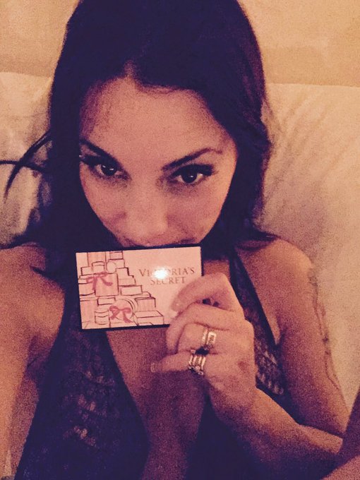 Un beau Cadeau pour moi :) https://t.co/5XFaaPq0oG<a href="/tag/follow"class="tags"><span>#follow</span></a>