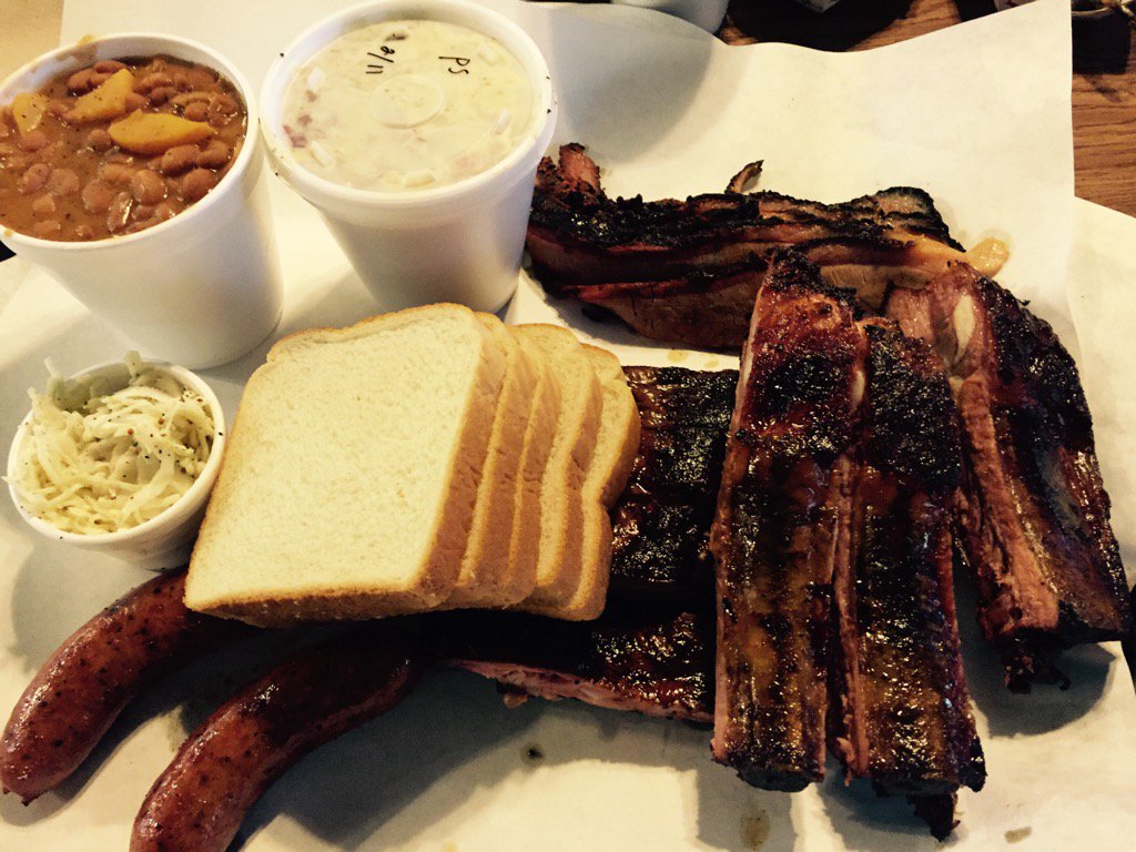 kkrause99's tweet photo. Great #bbq @TwoBrosBBQ #bbqlicious #food #foodporrn #yum https://t.co/WiCLfVpR4s