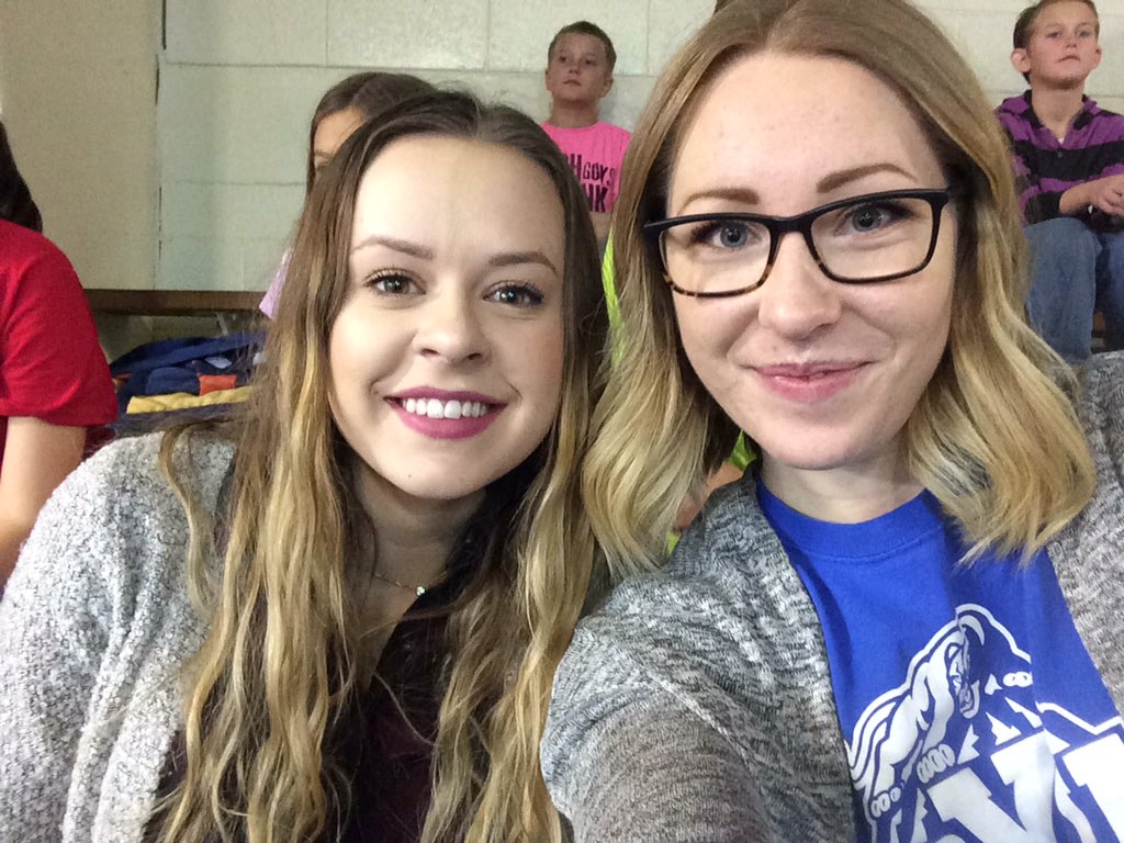 305929's tweet photo. Go @BYUvolleyball! Kill it! #byumvb https://t.co/ZPezZ7DuKn