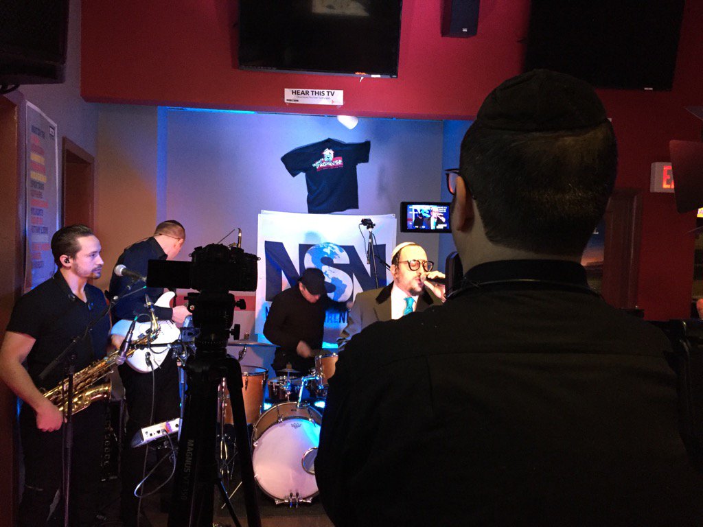 YossiZweig's tweet image. Enjoying @LipaSchmeltzer @teaneckdoghouse #KHTS