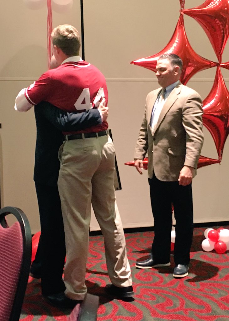 kdamp's tweet photo. Wonderful moment as @OU_Baseball's @stoneyob33 is awarded the Mitchell Whitaker Award at 13th Annual Diamond Dinner. https://t.co/wA9bkeIuVo