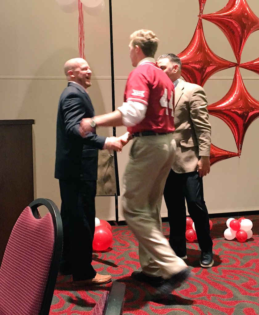 kdamp's tweet photo. Wonderful moment as @OU_Baseball's @stoneyob33 is awarded the Mitchell Whitaker Award at 13th Annual Diamond Dinner. https://t.co/wA9bkeIuVo