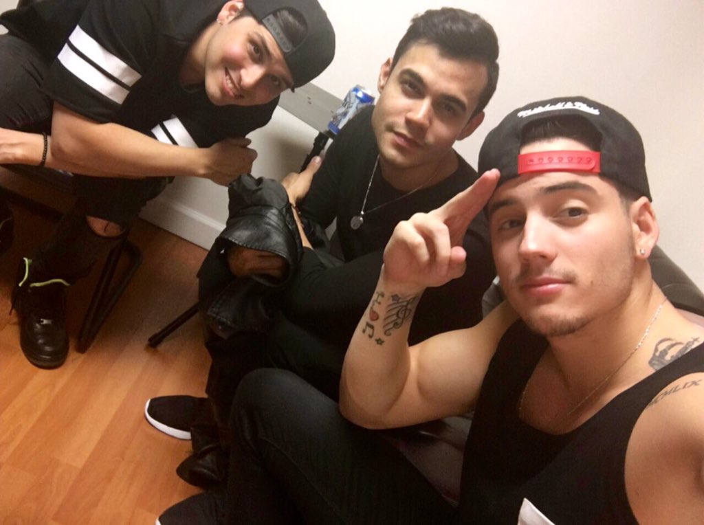 tomedogtoys's tweet photo. Saludos desde el estudio nuestra segunda casa, seguimos GENERAndo! #TreoNuevoAlbum 👊🏼🔥👊🏼🔥👊🏼🔥 https://t.co/mMTKO7ErJy