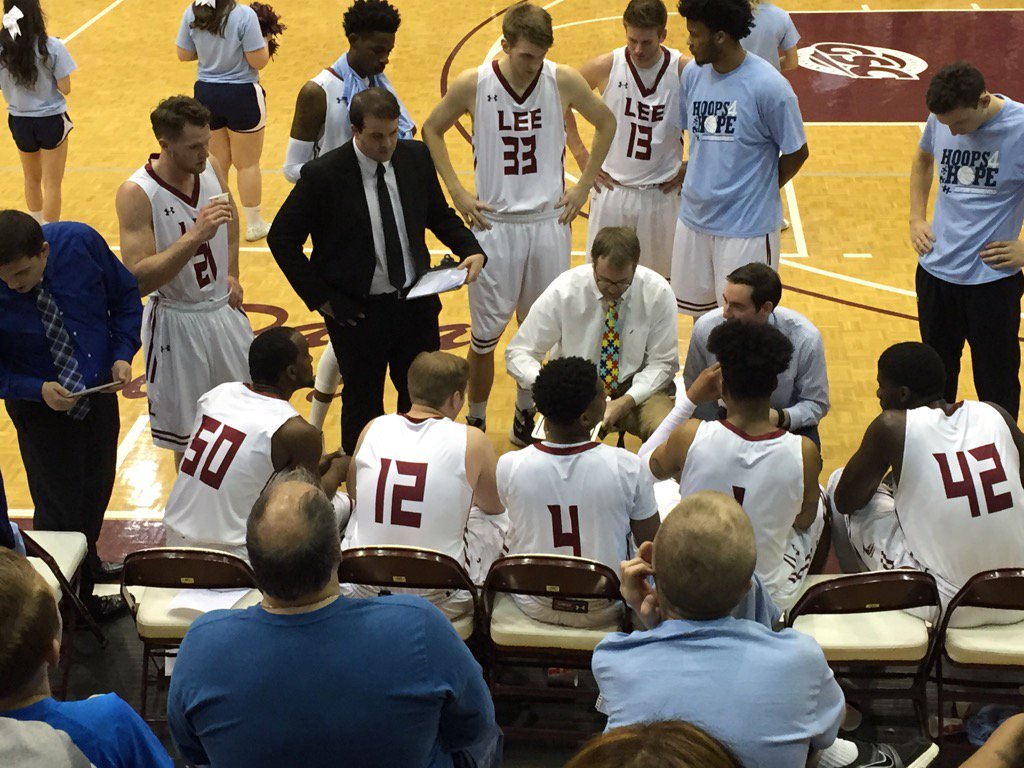 CalBoydMtBethel's tweet photo. Cam Boyd trying to help Lee U against N Alabama. Good game so far! #LeeHoops https://t.co/Hw6b1qbhVU