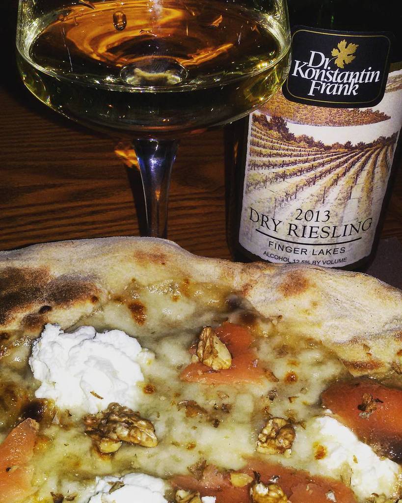 IreneGraziotto's tweet image. #drkonstantinfrank #riesling #fingerslakes #hydrocarbon #peach #structure #freshness #pizz… ift.tt/20gPMHV