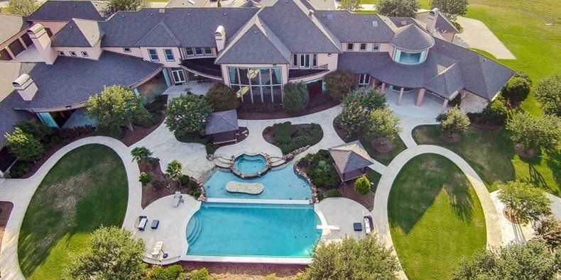 NFLVinez's tweet image. Amazing Mansions owned by NFL Players 😳😍 bit.ly/20Ax9Ed