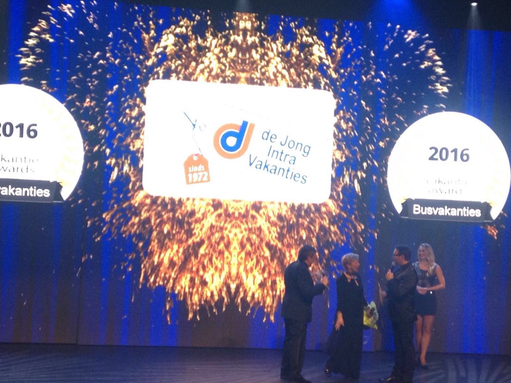 Proficiat @jongintra met de Vakantie Award Busvakanties 2016. Blij voor <a href="/cobyvandongen/">Coby van Dongen</a> &amp; hele DJIV team #reisgala
