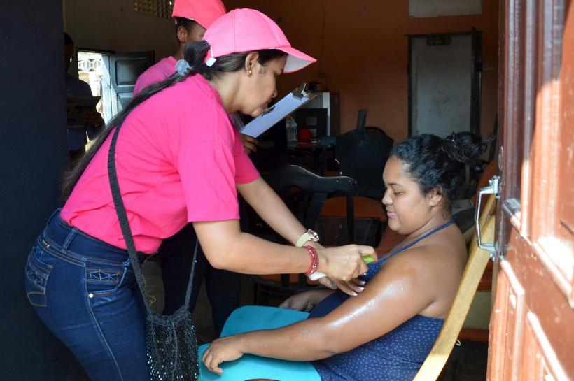 ReutersAsia's tweet photo. More than 3,100 pregnant women in Colombia have Zika virus: government https://t.co/2fko7VnC22 https://t.co/Cv6khhxvbu