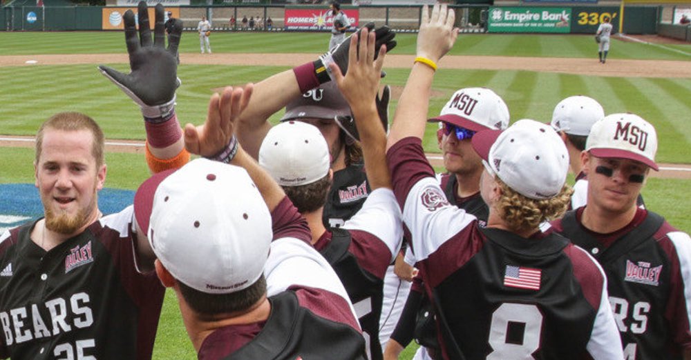 CoachT_RZRBacks's tweet image. High 5's for the new commit! So pumped! Big time athlete &amp;amp; playmaker! #MSUBearsBaseball #HungryBears #FeedThePack