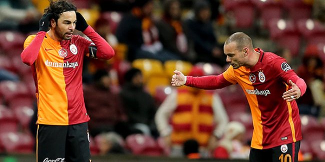 Galatasaray Puan Kaybetmeye Devam Ediyor LİNK:goo.gl/9FtQA3
#Galatasaray #GalatasarayTaraftarıKenetleniyor