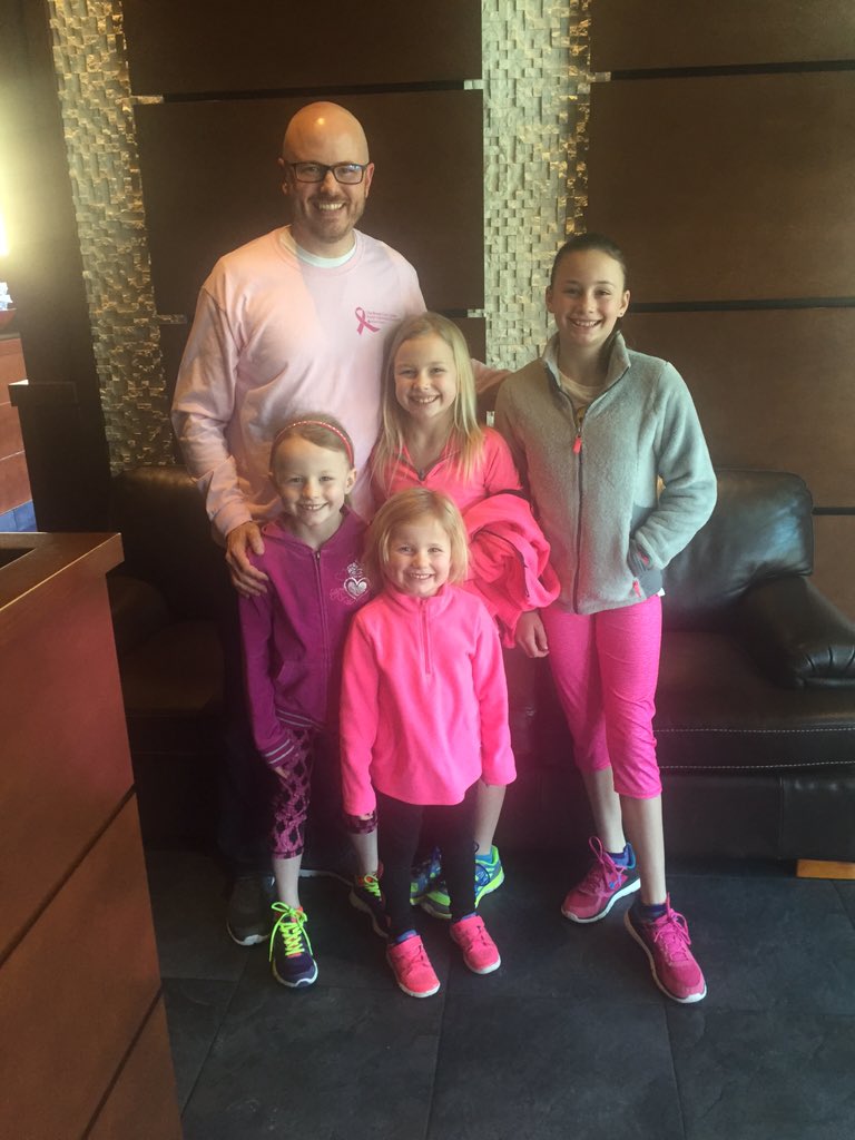 AndrewGaasch's tweet photo. Daddy date night with my big girls! DU Think Pink night! #DUGymnastics #PorterHospital https://t.co/KU25uxdv3J