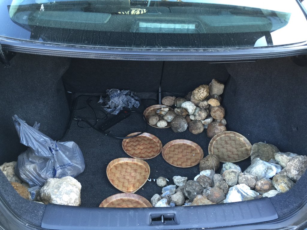spellcheck93's tweet photo. Went geode hunting with a huge claim today! #geodes #geodehunting https://t.co/Scn0s4A0fE