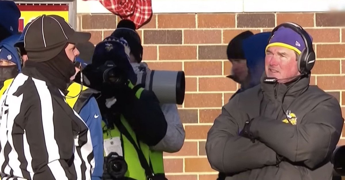 rikwalters's tweet image. Bad Lip Reading returns with some pre-Super Bowl NFL nonsense on.mash.to/1Q0ol5q #nfl #superbowl #SB50