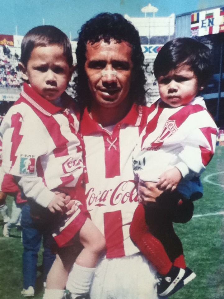 ita_becerril's tweet photo. Un día me dijeron que no viviera de tu sombra, pero que orgullo ser tu princesa.Te amo y admiro con locura #PicasFan https://t.co/wQrZRNfx7f
