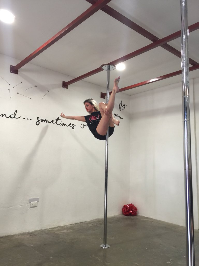 cantukarla's tweet photo. En la inauguración del #Poleit vertical Fitness en #PiedrasNegras #PlazaCulturas felicidades a #ClaudiaRdz ! https://t.co/se6wow771a