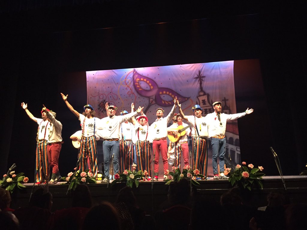Los inseparables con letras reivindicativas enhorabuena por esa buena actuación #carnavaldelaluz16