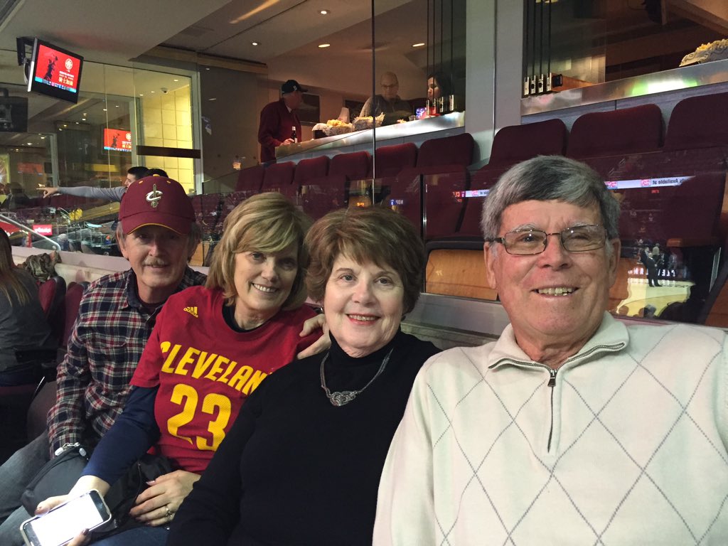 barrbelle's tweet photo. Loving our Cavs! #allforone @cavs https://t.co/Sk4S0bNNsI