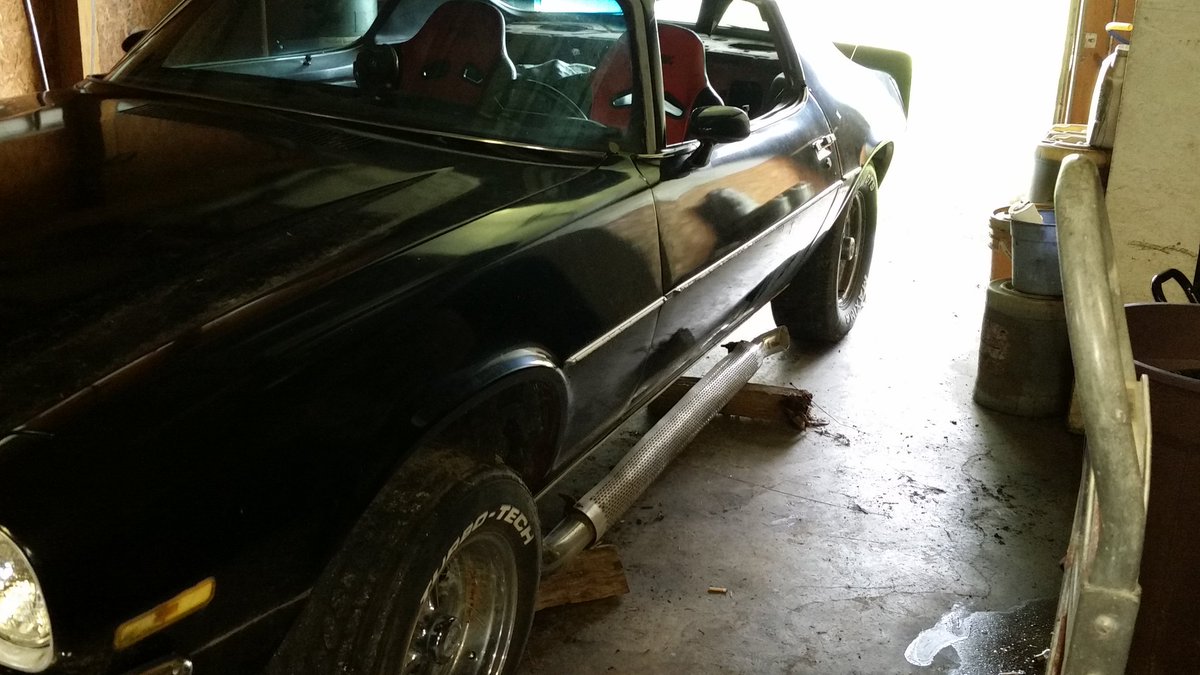 buck7501's tweet photo. who likes that side pipes? #Panther https://t.co/LgOf9Ot785