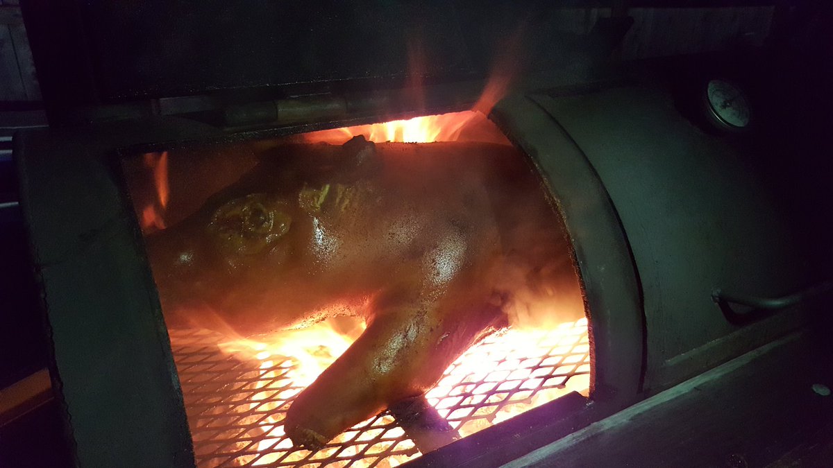 3SheetsBar's tweet image. Whole hogg for dinner today... it's so sexy baby
#3sheetsbar #3sheetsbarturns5 #shotblock