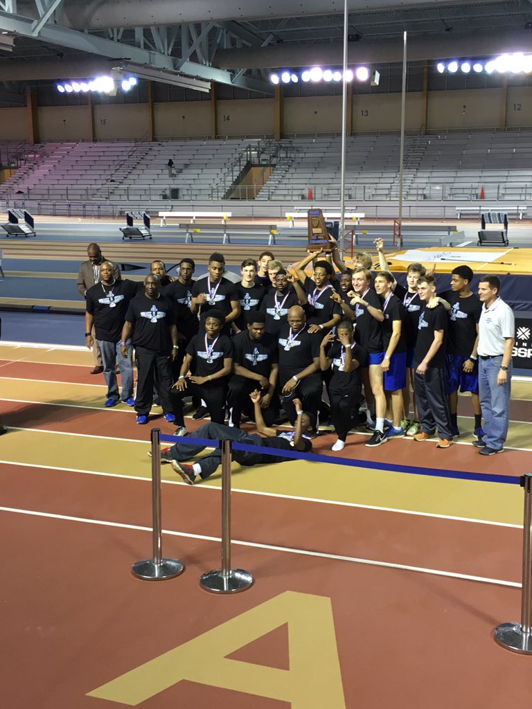 pepefrias's tweet image. Congrats to AHS boys
Indoor State Champs