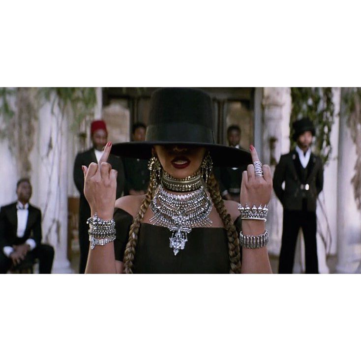 pillsanddollarb's tweet photo. She slay #bae #beyonce #formation #stylingonpoint #fashion #fashiondesign #styling #ootd #mood #yonce #black #blog … https://t.co/PmyMMviQX9