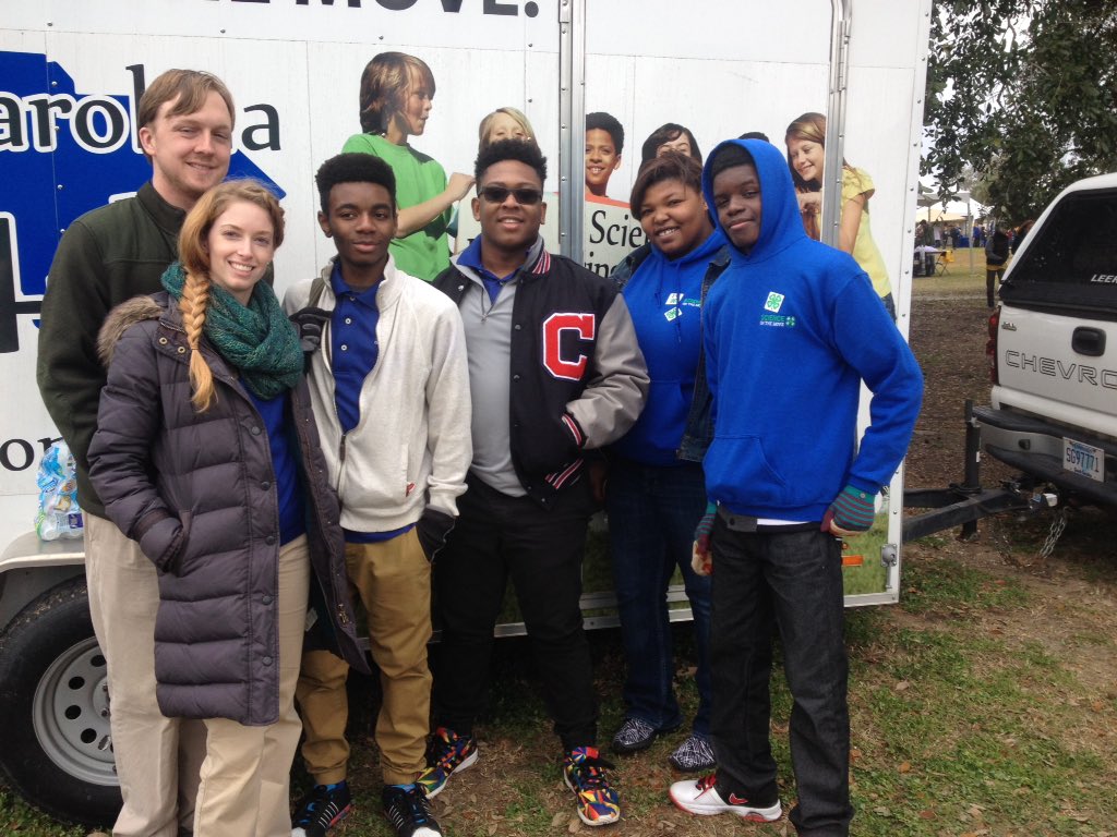 TheKittyKatie's tweet photo. #sciteam group photo at the #chsSTEMfest - Shout out to our senior #sciteam member @LilSteveUrkel https://t.co/qPCGyNBIS7