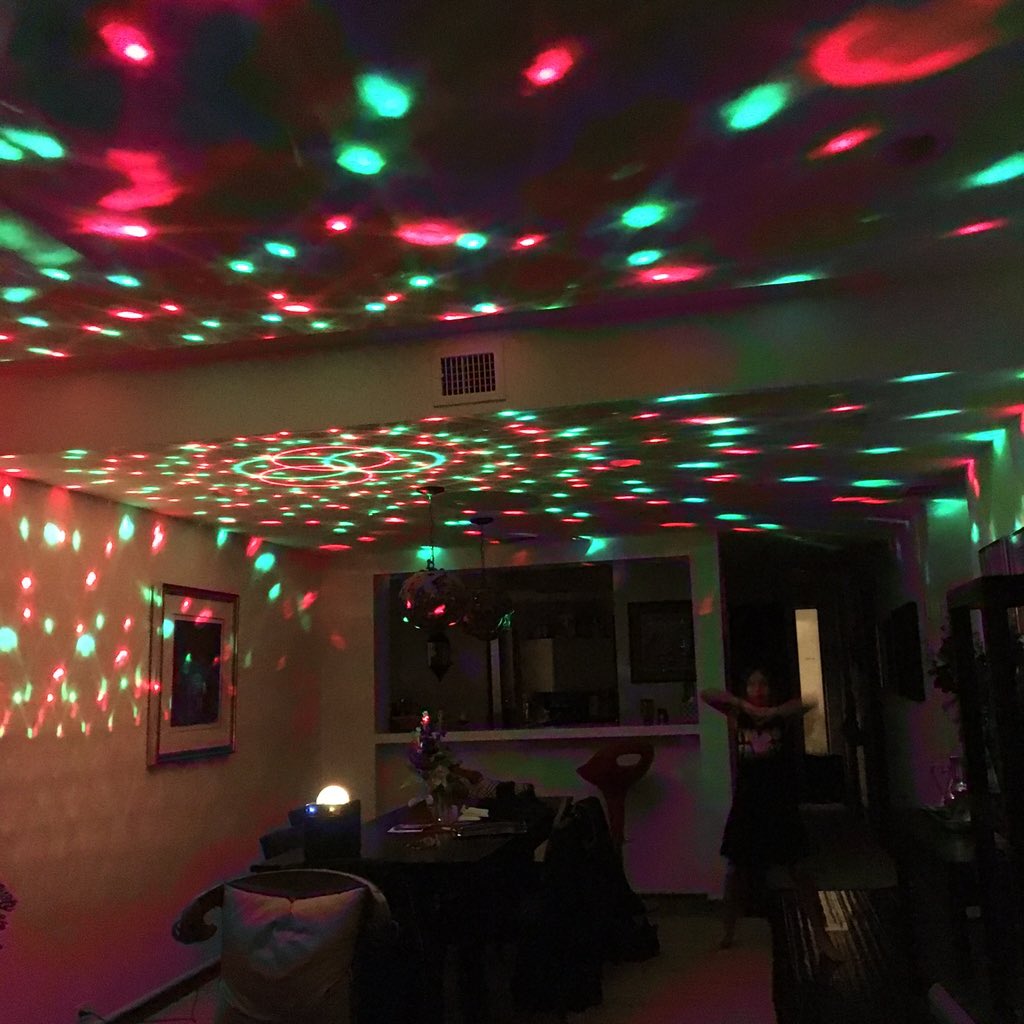 OMLLive's tweet image. @go90 house party with @Skrillex LIVE STREAM RIGHT NOW #RT #SHARE