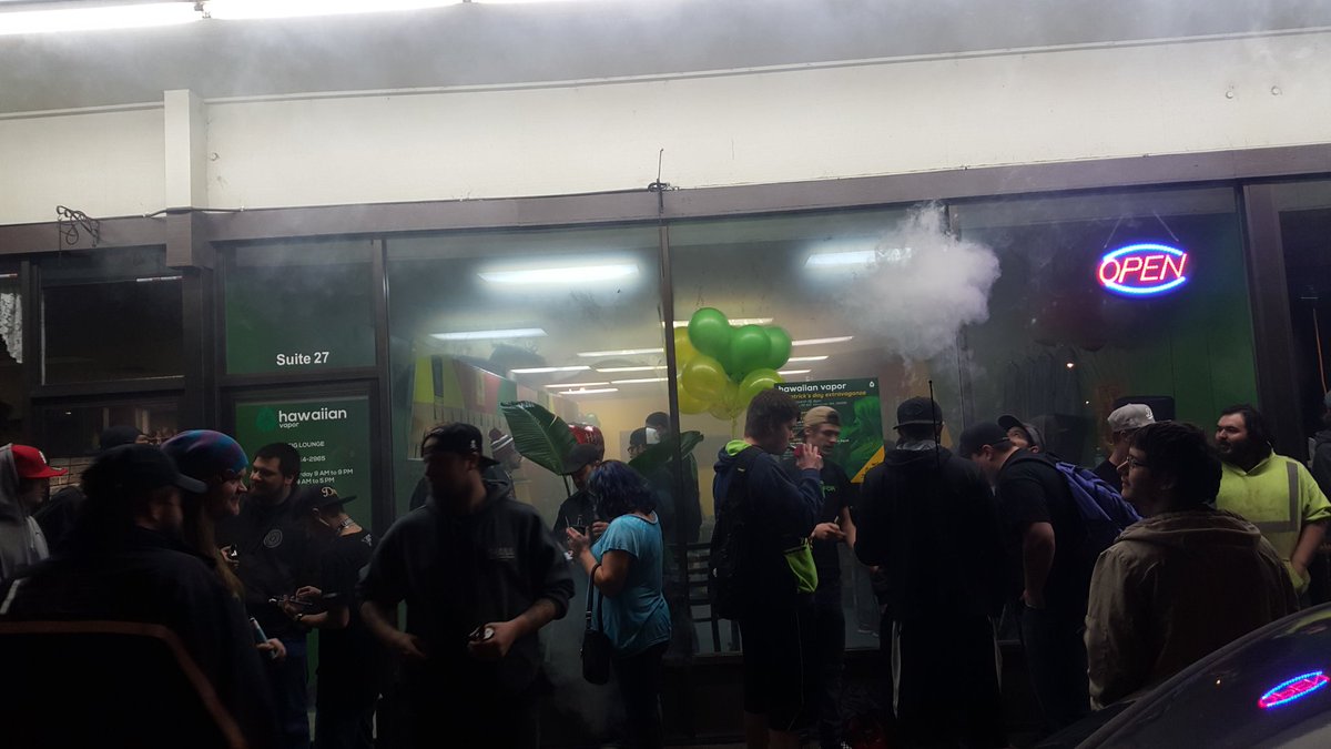 kmacbain89's tweet photo. Cloud comp is in full swing. #vape #vapelife #vapelyfe #vapeon #vapefam #vapecommunity #clouds https://t.co/NQRVDYQVX8