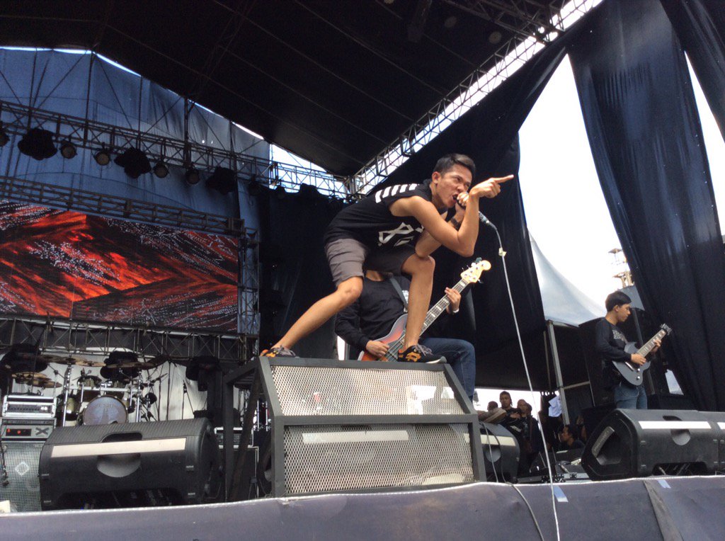 . @BYEBYEBUNNY_13 juga jd salah satu band yang banyak diburu juga di <a href="/hellprint/">HELLPRINT FESTIVAL</a> united day iv #SUPERMUSICID