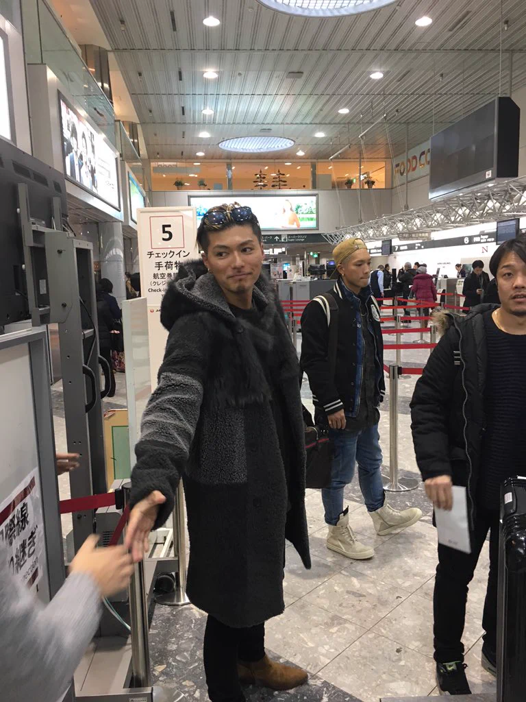 千歳空港に下り立ったEXILEの、ファン対応がかっこよすぎる...