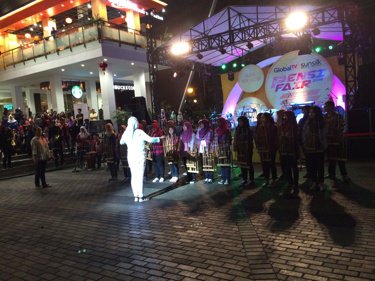 angklunglima's tweet photo. 30.01.2016 Ini dia aksi CAV kemarin @ pensi fair @Globaltvseru 
Keren yaa😄
Alhamdullilah dapet  juara ke-3 nih guys! https://t.co/h45RvEbMFX