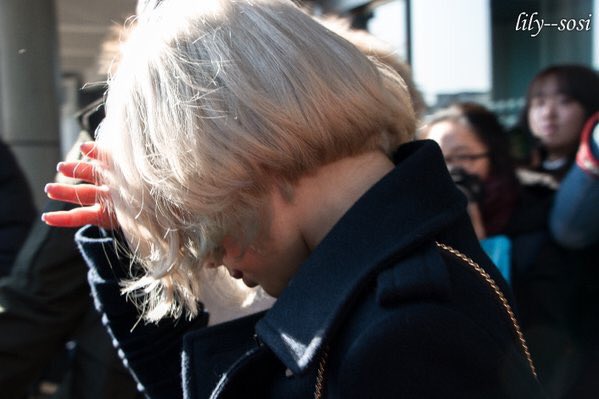 Dabeztt's tweet photo. พอเข้าใจพี่ยูลนะว่าทำไมต้องเข้าไปดมซอกคอน้องแท คือบั่บ /)//////////(\ https://t.co/iHQX2Qgt7D