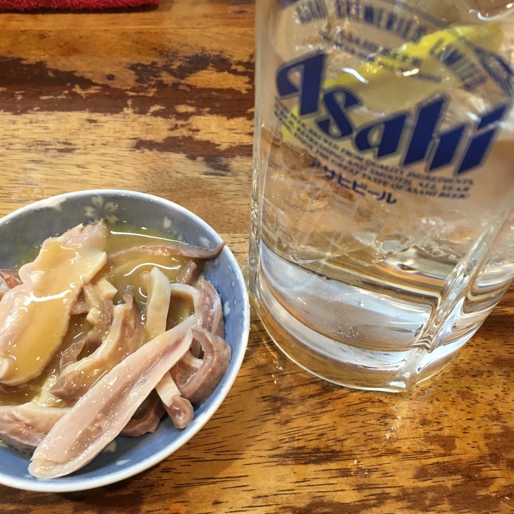 suzukikensukee's tweet photo. 上野の立ち飲み屋にin
この時間、ダメ人間の香りしかしねえ
#VERYHARDCORE https://t.co/ZQzGk3bEps